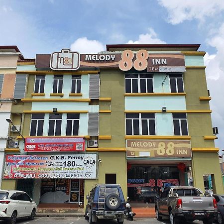 Oyo 90964 Melody 88 Inn Мири Экстерьер фото
