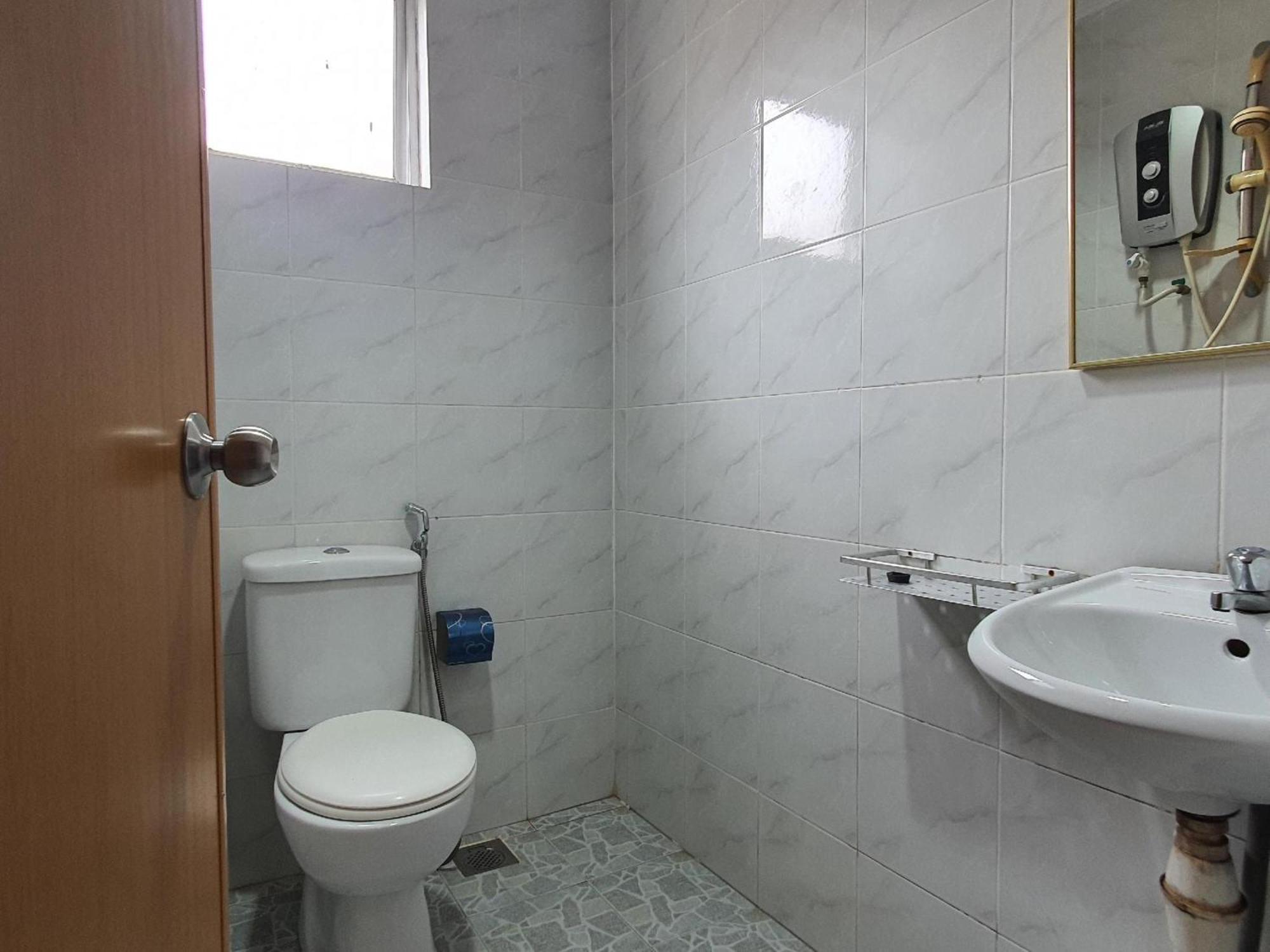 Oyo 90964 Melody 88 Inn Мири Экстерьер фото